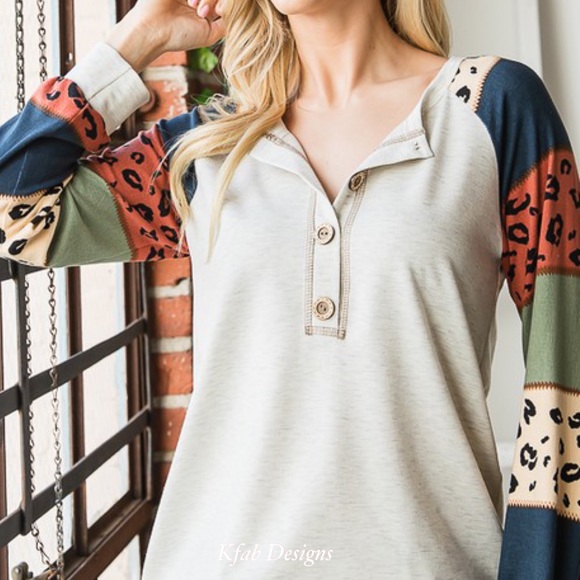 ❤️ LAST ONE! Puff Sleeve Animal Print Contrast Super Soft Henley! - Picture 9 of 9